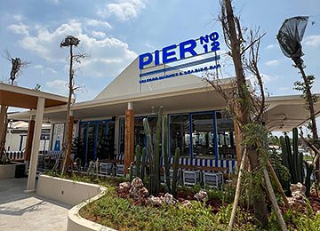 Pier No. 12: Kenyamanan Modern di Tepi Pantai